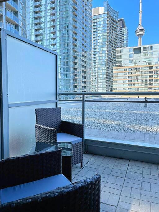 Upscale Downtown Toronto Condos By Cn Tower Esterno foto