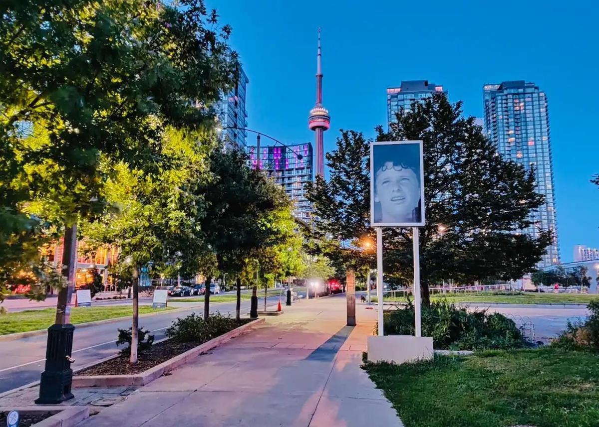 Upscale Downtown Toronto Condos By Cn Tower Esterno foto
